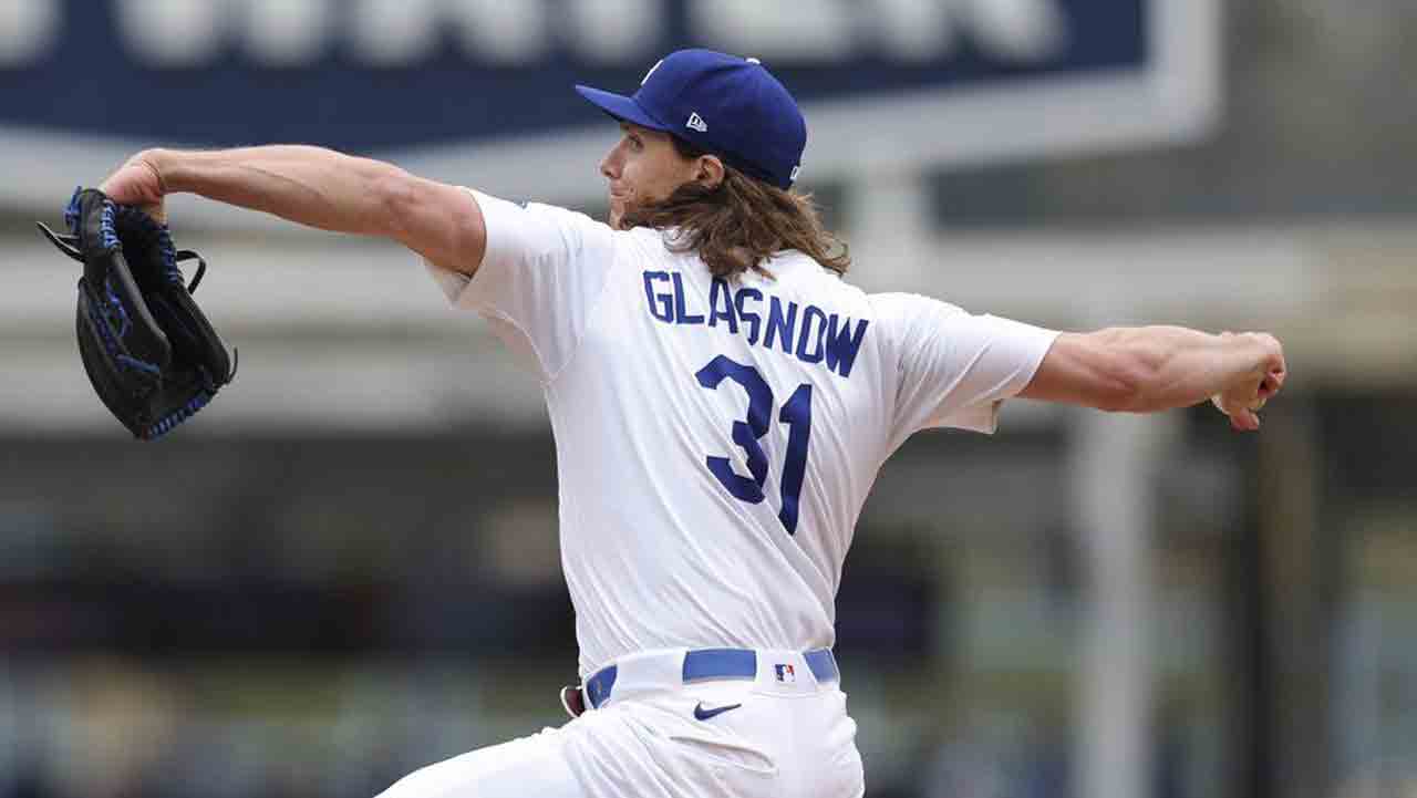 Dodgers pitcher Tyler Glasnow leaves game with shoulder discomfort