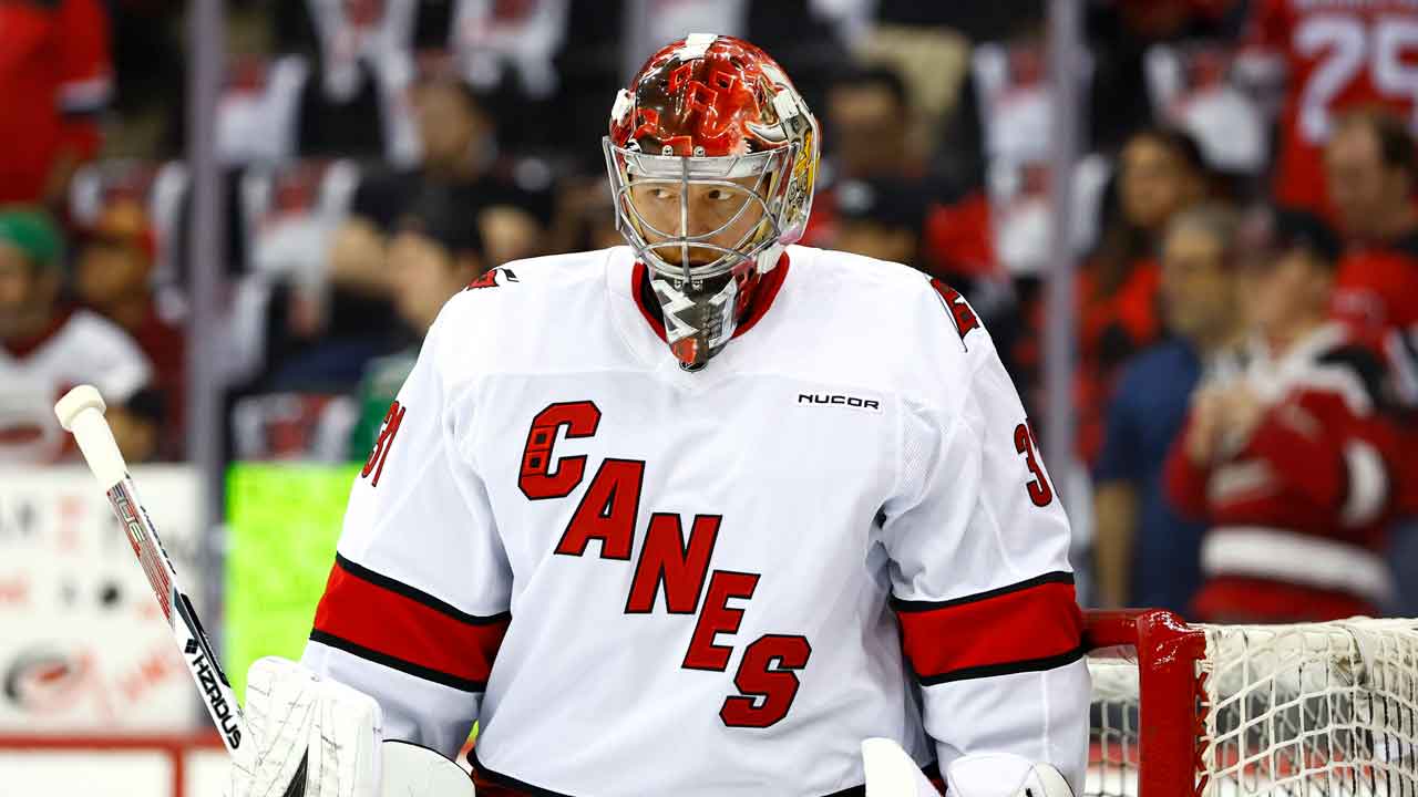 Hurricanes goaltender Frederik Andersen leaves Game 4 vs. Devils with injury