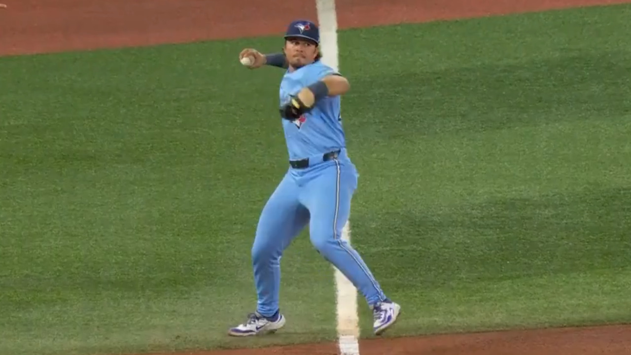 Blue Jays’ Barger unleashes cannon from hot corner vs. Guardians