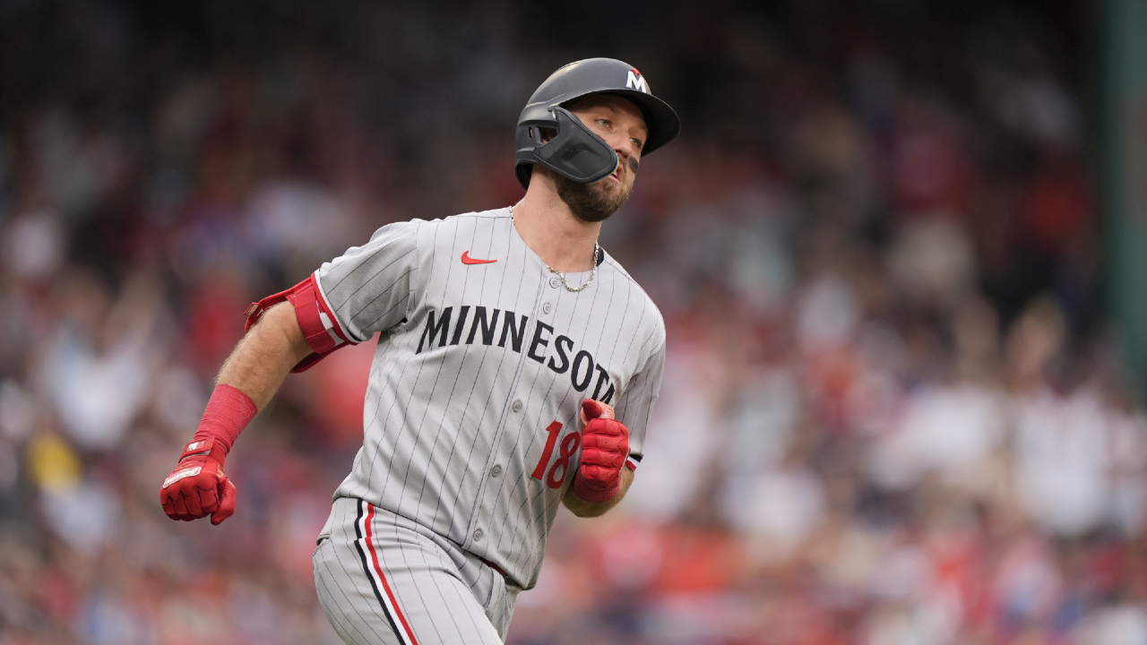 Twins’ Kody Clemens homers in first career Fenway game in front of father, ex-Red Sox pitcher Roger
