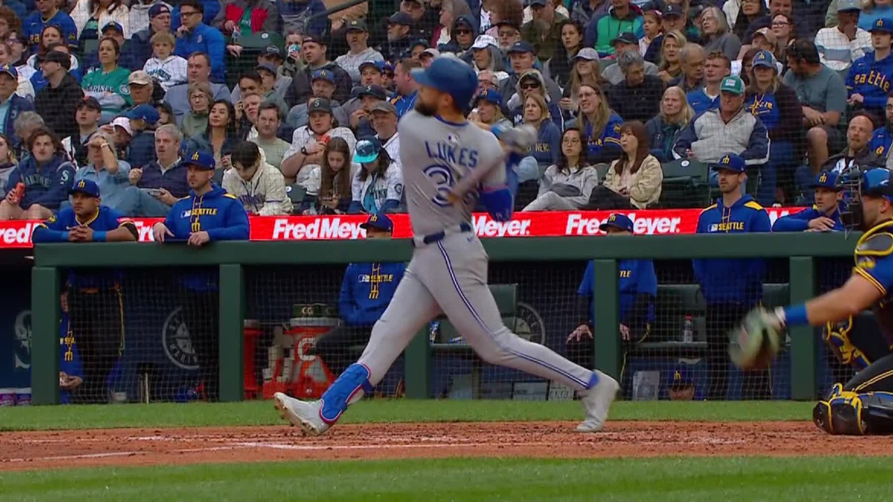 Blue Jays’ Lukes crushes two-run homer to right-centre field