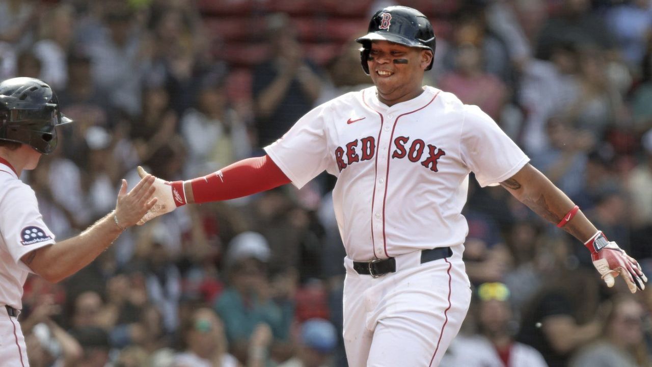 MLB Roundup: Devers homers, Red Sox shut out Rangers