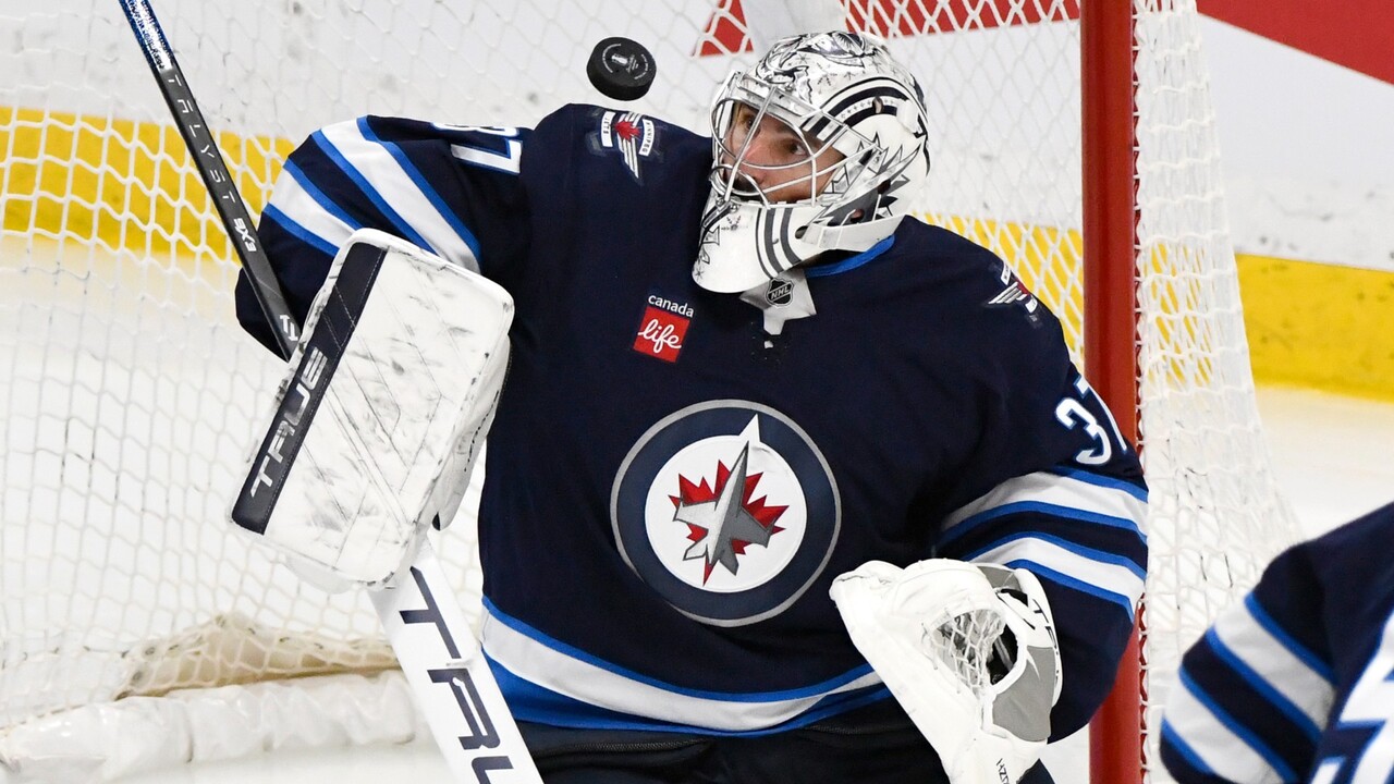 How Hellebuyck rebounded to key the Jets’ crucial win