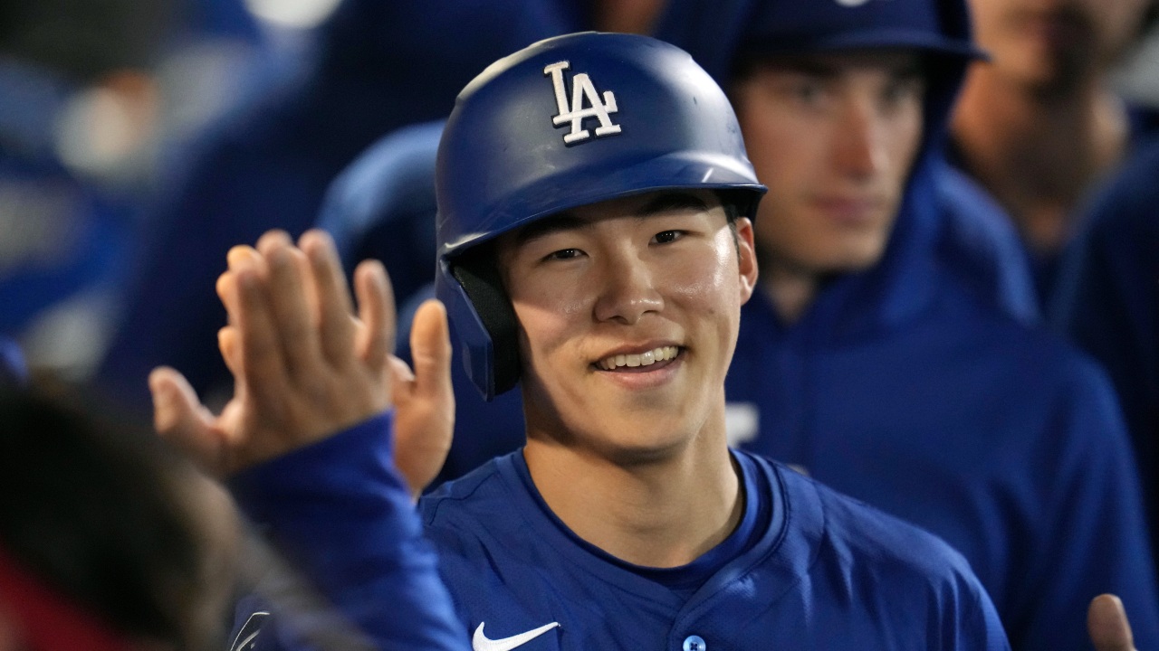 Dodgers call up South Korean star Hyeseong Kim, place Edman on IL