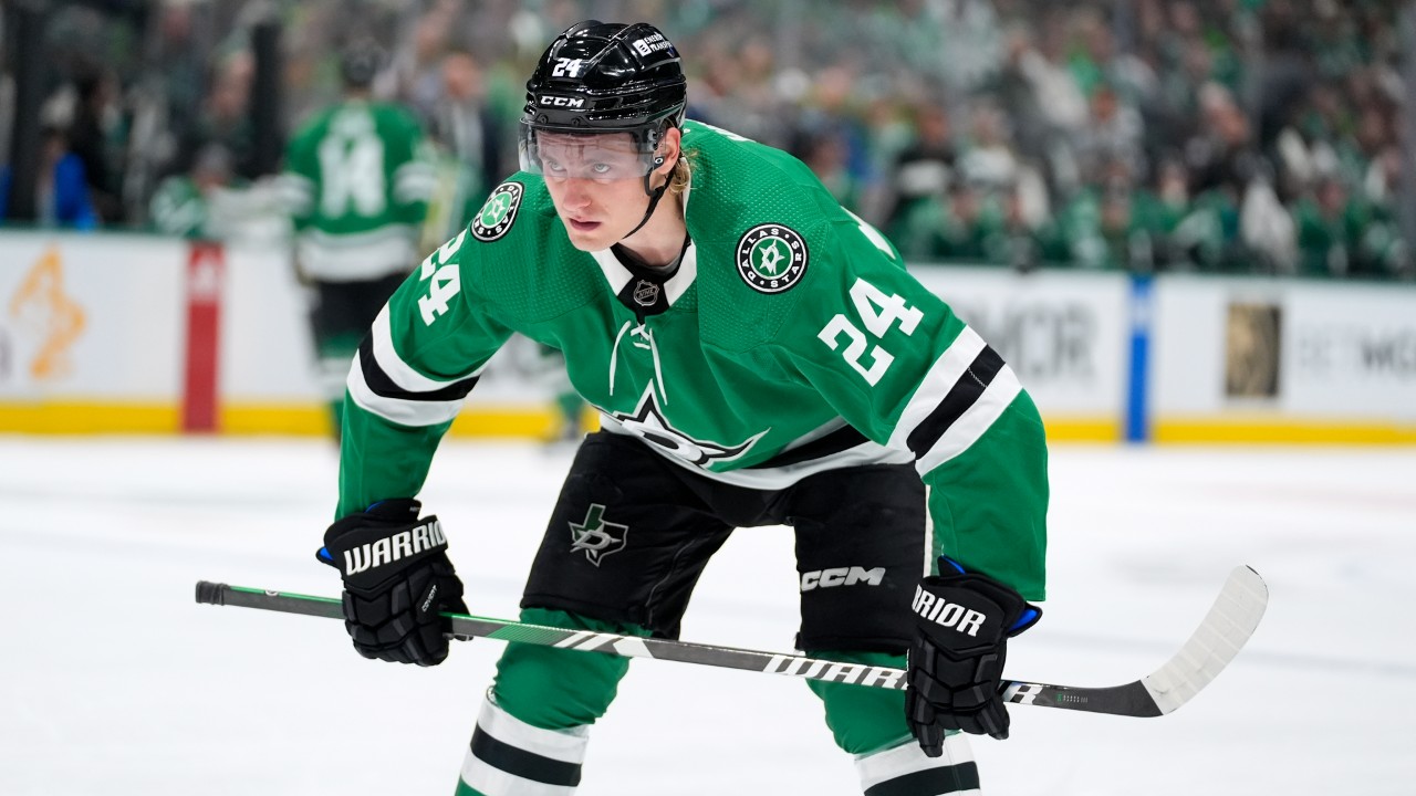 Stars’ Hintz exits Game 2 after slash from Oilers’ Nurse