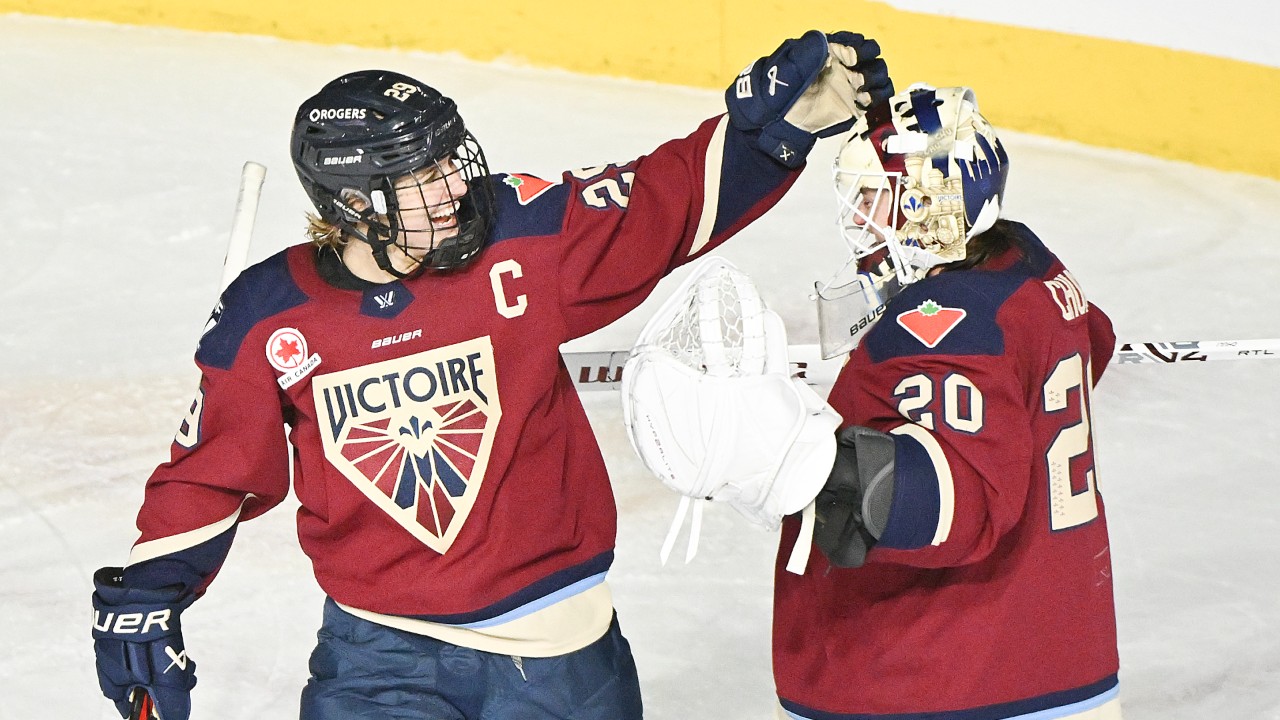 Poulin scores twice, Victoire claim top seed after beating Siren