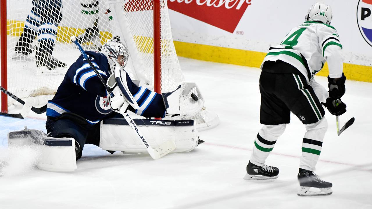 Why Jets’ Hellebuyck appears to be coming back into Hart Trophy form