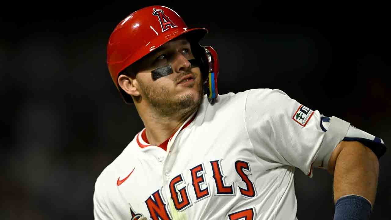 Angels’ Mike Trout leaves game with left knee soreness after trying to leg out grounder