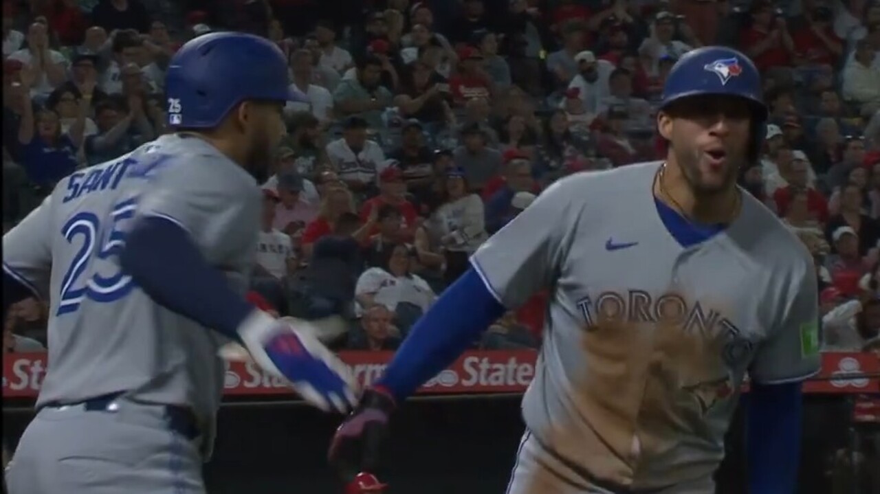 Blue Jays string together four-run inning vs. Angels