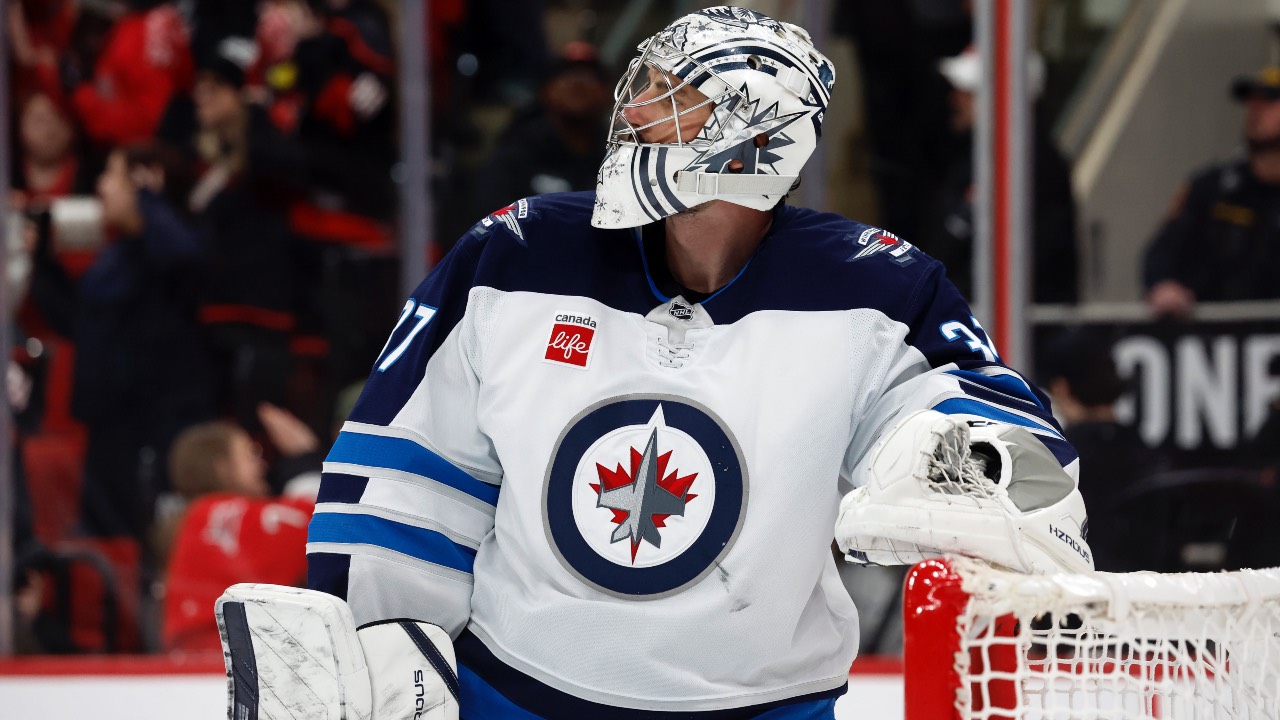 Playoff road woes continue for Jets’ Connor Hellebuyck