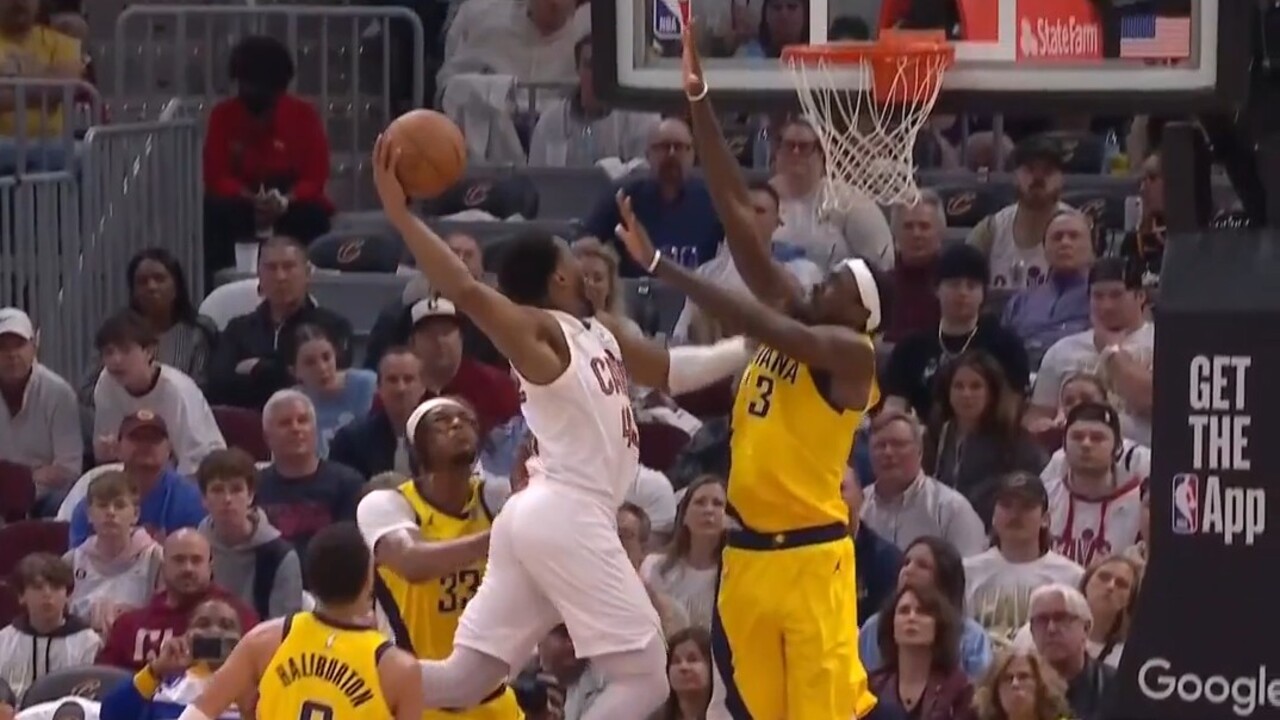 Mitchell raises roof at Rocket Arena with poster slam on Siakam