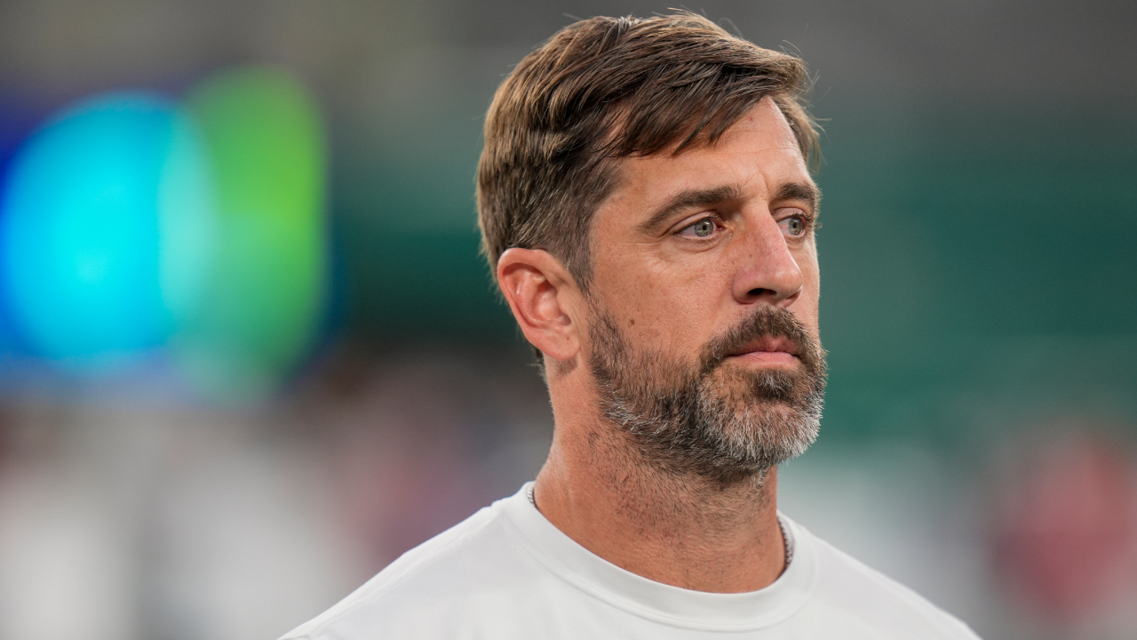 Aaron Rodgers ends months-long dance with Steelers by agreeing to one-year deal