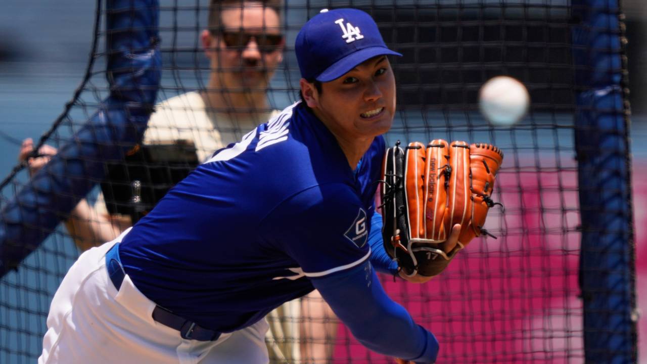 Dodgers’ Ohtani throws heat during live bullpen